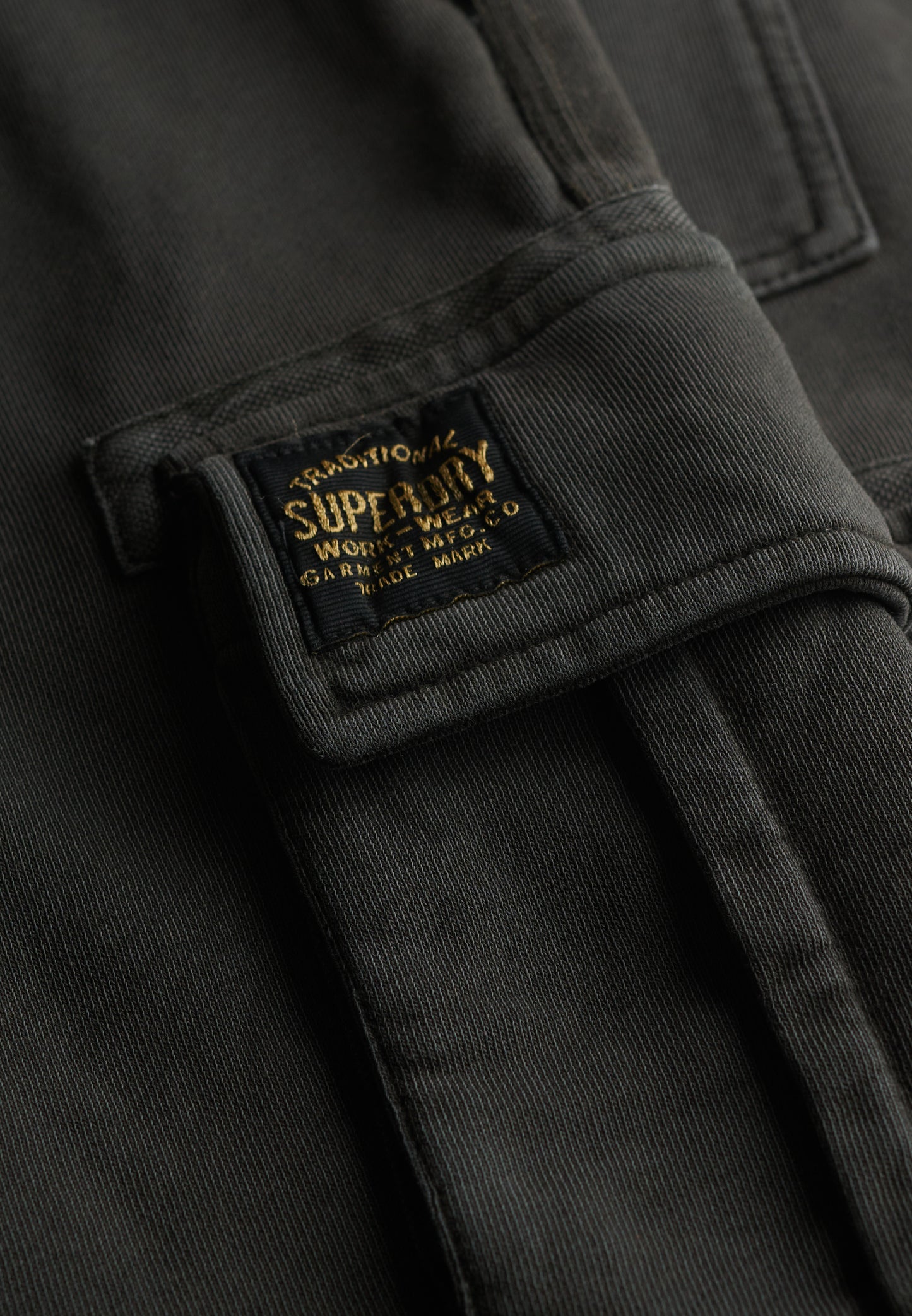 Contrast Stitch Cargo Shorts (3)