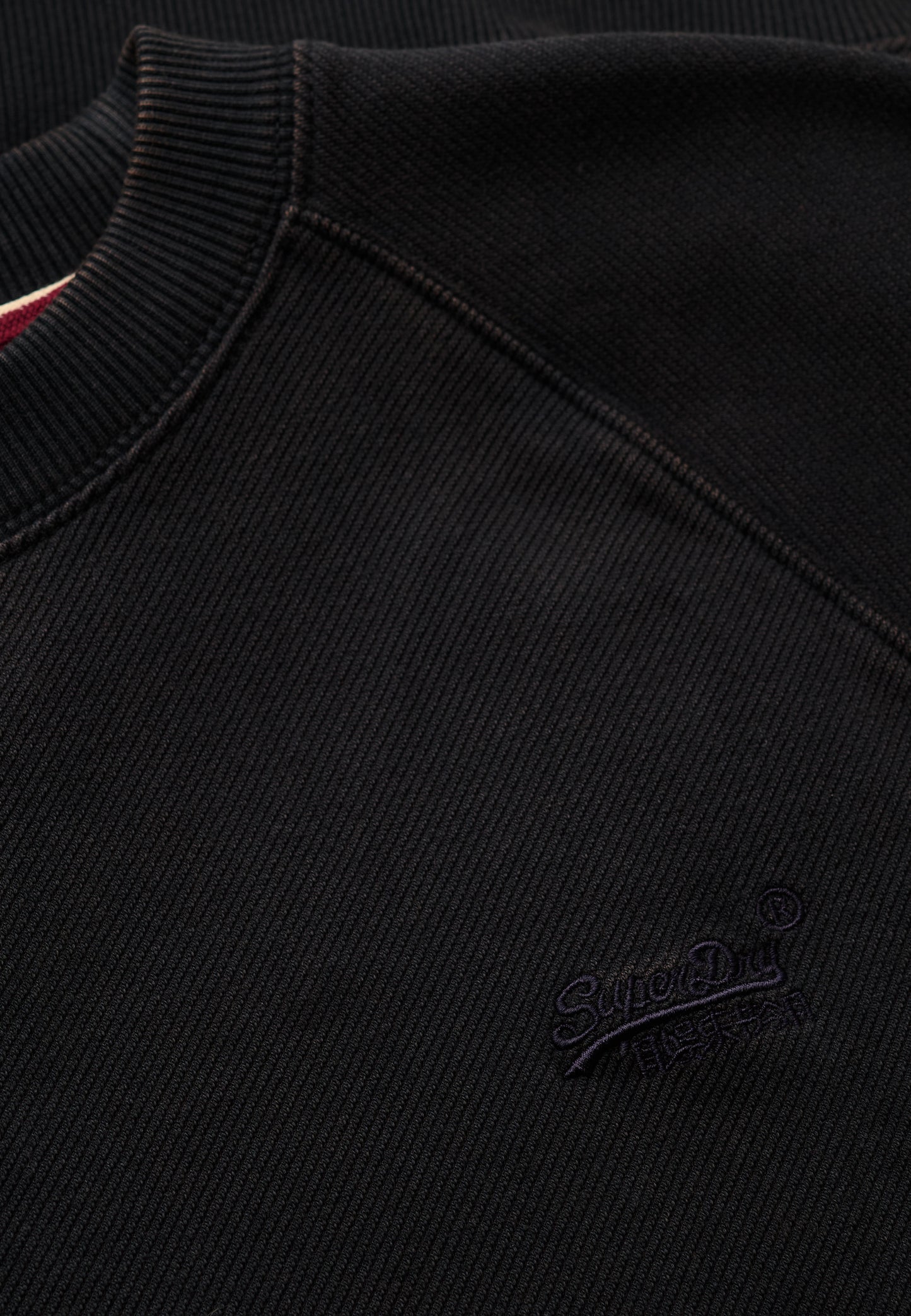 Essential Logo Raglan Crew (3)